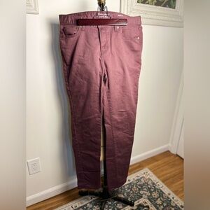 Banana Republic travel
Pants plum color 34/34 soft material skinny leg